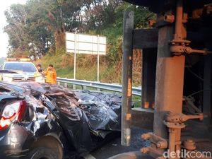 Tabrakan Beruntun di Tol Cipularang, 8 Orang Luka