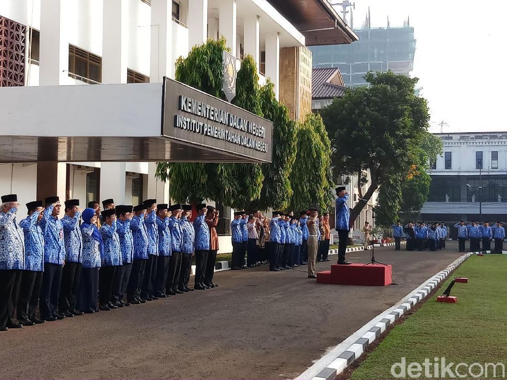 Pimpin Upacara di IPDN Jakarta, Mendagri: Jangan Ada Perkelahian Antar-praja Pimpin Upacara di IPDN Jakarta, Mendagri: Jangan Ada Perkelahian Antar-praja