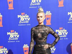 Foto: Adu Gaya Seksi Para Bintang di MTV Movie & TV Awards 2019