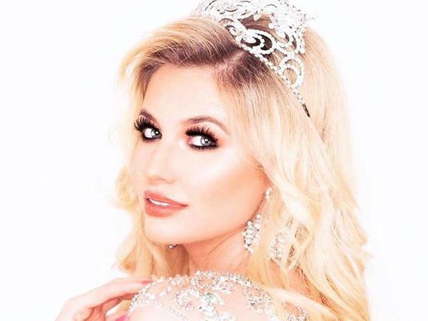 Terpikat Pesona Amy Hart, Eks Pramugari yang Alih Profesi Jadi Bintang TV