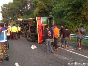 7 Kendaraan Tabrakan Beruntun di Tol Cipularang