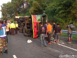 7 Kendaraan Tabrakan Beruntun di Tol Cipularang