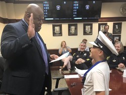 Kalahkan Kanker, Bocah 10 Tahun Dapat Kehormatan Sehari Jadi Kepala Polisi