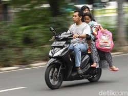 Pakai Helm saat Naik Motor Wajib Hukumnya Kalau Tak Mau Didenda