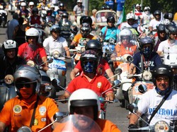 Ribuan Pencinta Vespa Sedunia Ngumpul di Bali