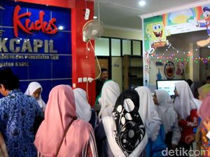 Untuk PPDB, Pemohon Legalisasi Akta Lahir dan KK di Kudus Membeludak Untuk PPDB, Pemohon Legalisasi Akta Lahir dan KK di Kudus Membeludak