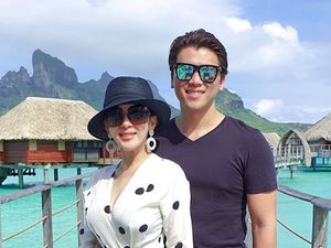 Syahrini Heboh Saat Renang Bareng Hiu, Reino Barack Malah Panik