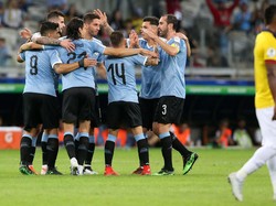 Keunggulan Uruguay bertambah menjadi 4-0 setelah Arturo Mina melakukan gol bunuh diri di menit ke-78. Edgard Garrido/Reuters.
