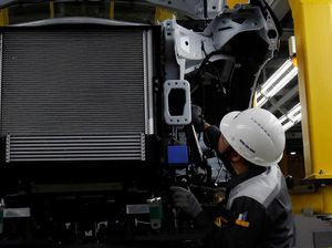 Keren! Mobnas Vietnam Pakai Rangka dan Mesin BMW Seri 5