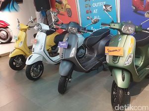 Vespa Santai Hadapi Perang Skutik Italia di Indonesia