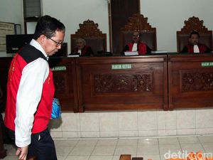 Jokdri Menangis saat Cerita Minta Polisi Tak Sita Cincin Peninggalan Ibunya Jokdri Menangis saat Cerita Minta Polisi Tak Sita Cincin Peninggalan Ibunya