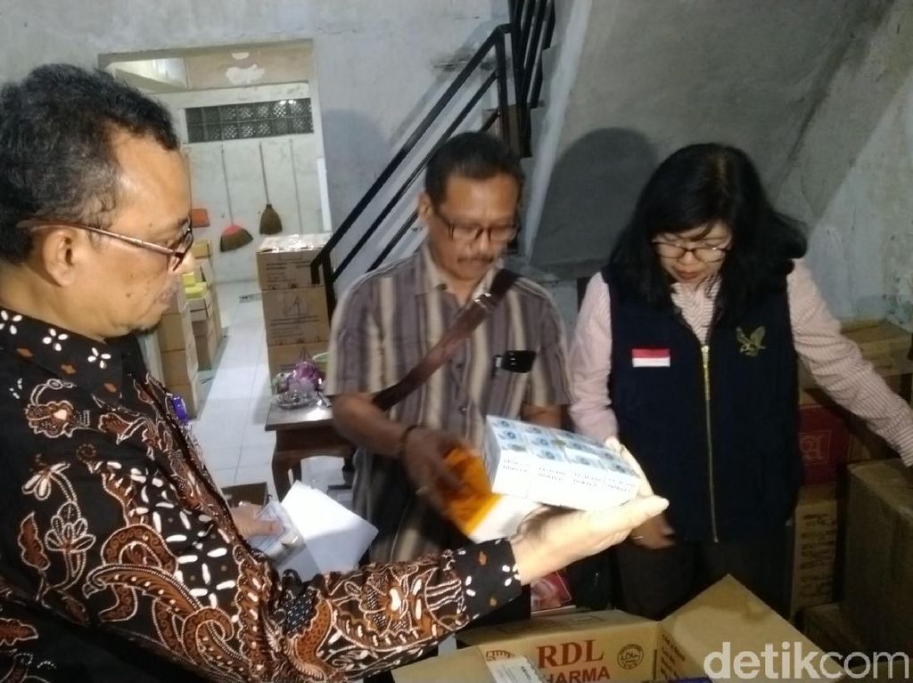 BPOM Semarang Sita Kosmetik Ilegal Senilai Rp 1,3 M BPOM Semarang Sita Kosmetik Ilegal Senilai Rp 1,3 M