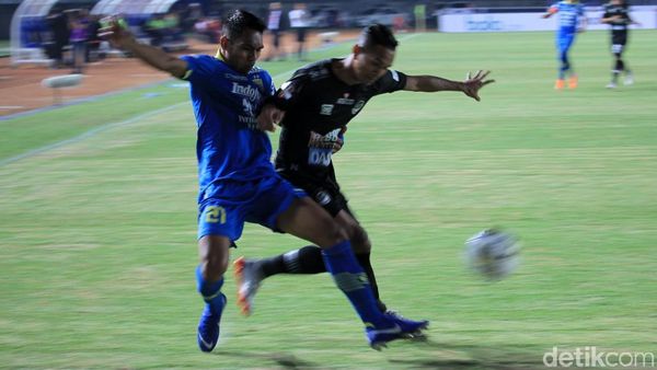 Persib Bandung vs PS Tira Persikabo Berakhir Tanpa Pemenang