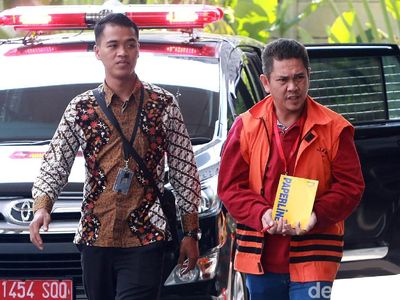 Diperiksa KPK, Kurniadie Tutupi Borgol dengan Buku Tulis
