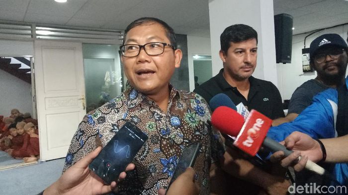 AKBP Sumardji disela-sela acara halal bihalal. (Foto: Amalia Dwi Septi/detikSport) AKBP Sumardji disela-sela acara halal bihalal. (Foto: Amalia Dwi Septi/detikSport)