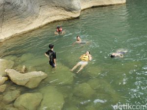 Foto Pemandian Bidadari di Bandung Foto Pemandian Bidadari di Bandung