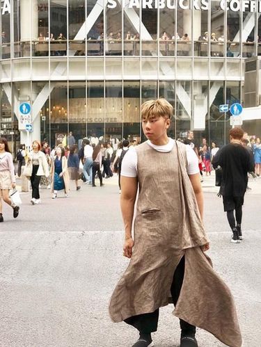  baru saja kembali dari liburannya ke Jepang Liburan ke Jepang, Roy Kiyoshi Lebarkan Sayap ke Dunia Fashion
