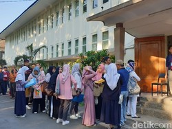 Orang Tua Harus Bolak Balik Daftarkan Anak ke SMA 2 Bandung