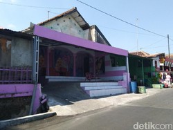 Ada Kode-kode Unik dalam Percakapan PSK Sunan Kuning