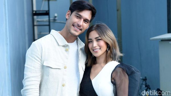 Happy Couple! Senyuman Bahagia Richard Kyle dan Jessica Iskandar