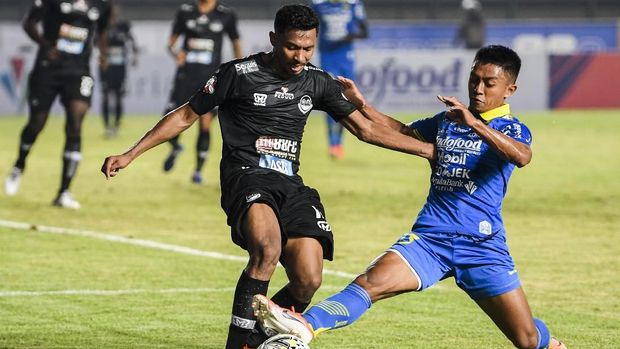 Persib Bandung lebih dulu tertinggal lewat gol cepat.