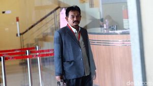 Ekspresi Eks Rektor UIN Aceh Saat Diperiksa Terkait Kasus Rommy
