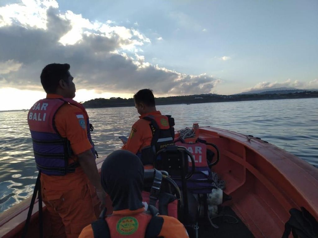 WN Amerika yang Hanyut Saat Main Paddle Board di Bali Belum Ditemukan WN Amerika yang Hanyut Saat Main Paddle Board di Bali Belum Ditemukan