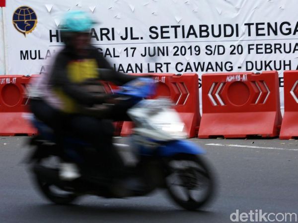 Jalan Setiabudi Tengah Ditutup untuk Pembangunan LRT