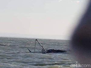 Alami Kebocoran, Kapal Wabup Kutai Timur Terbalik Saat Memancing