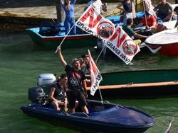 Warga Venesia Demo, Tolak Kapal Pesiar!