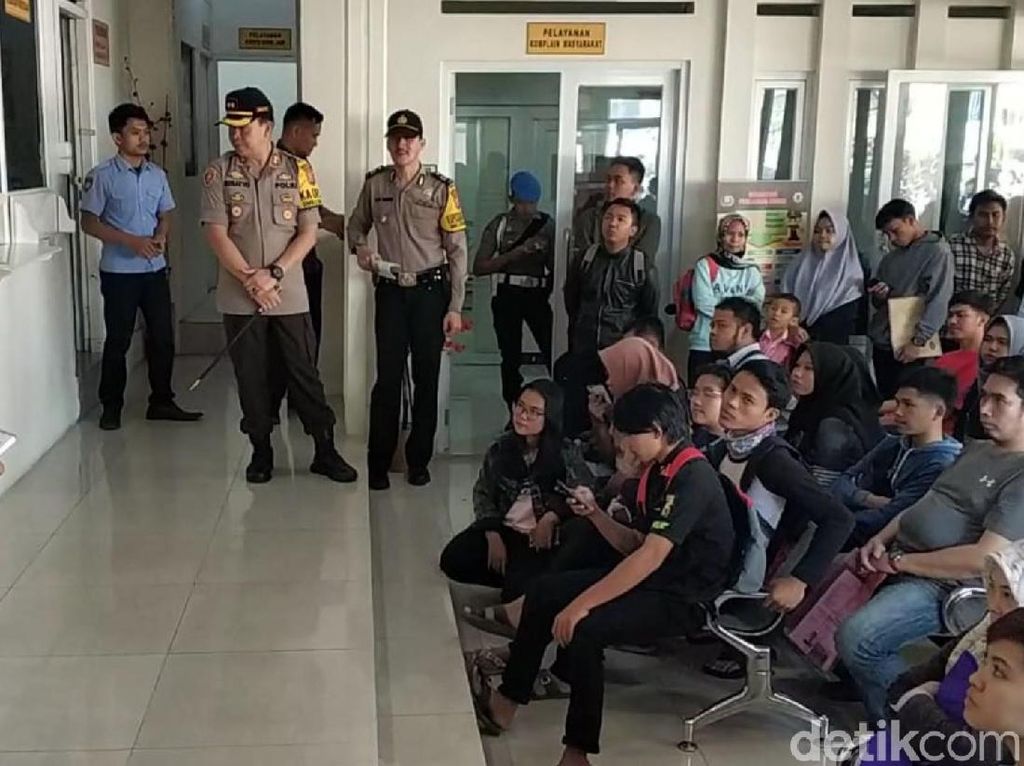Pemohon SKCK Membeludak, Polresta Sukabumi Tambah Jam Layanan Pemohon SKCK Membeludak, Polresta Sukabumi Tambah Jam Layanan