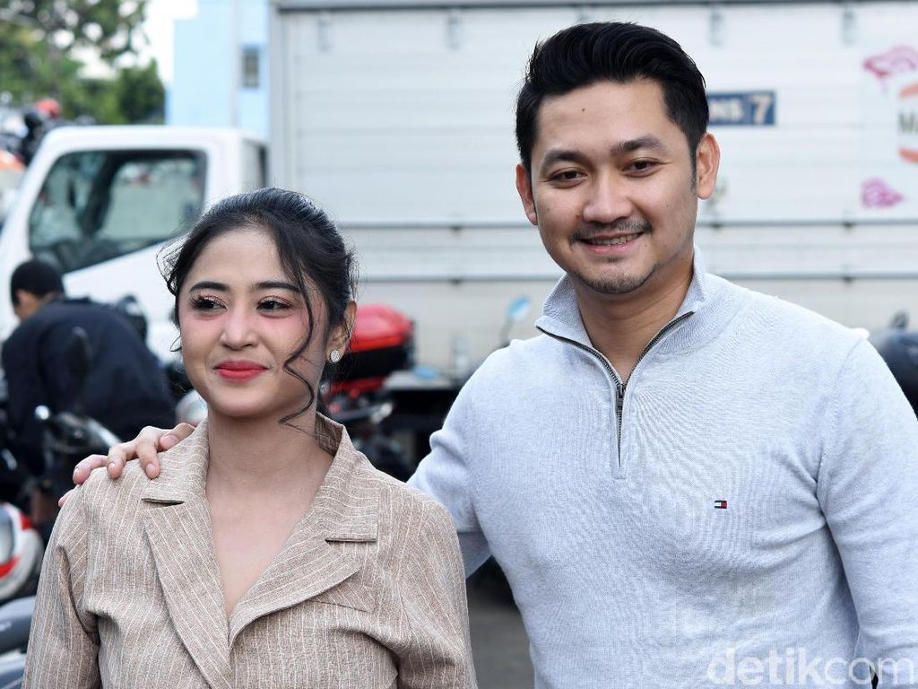 Terima Gaji Pertama Suami Rp 3,5 Juta, Dewi Perssik: Kalau Nggak Nafkahi Dicerai Terima Gaji Pertama Suami Rp 3,5 Juta, Dewi Perssik: Kalau Nggak Nafkahi Dicerai