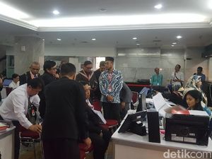Tiba di MK, KPU Serahkan 300 Halaman Dokumen Jawaban Gugatan Prabowo