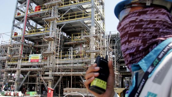 Melihat Pembangunan Pabrik Polietilena Chandra Asri