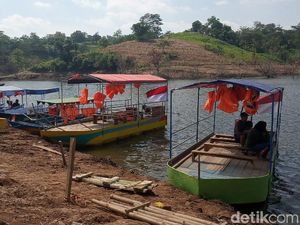 Foto: Ini Perahu Wisata di Bendungan Kudus yang Dilarang Beroperasi Foto: Ini Perahu Wisata di Bendungan Kudus yang Dilarang Beroperasi