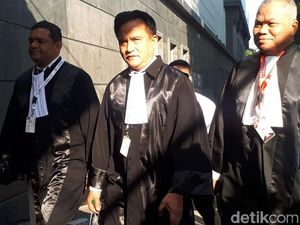 Tiba di MK, Tim Hukum Jokowi Siap Jawab Gugatan Prabowo Tiba di MK, Tim Hukum Jokowi Siap Jawab Gugatan Prabowo