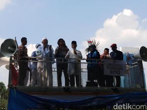 Orasi di Aksi Kawal MK, Abdullah Hehamahua Minta Hakim Putus dengan Jujur Orasi di Aksi Kawal MK, Abdullah Hehamahua Minta Hakim Putus dengan Jujur