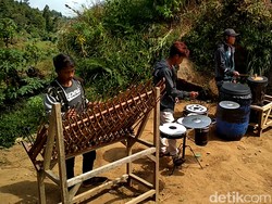 Libur Panjang, Pengamen Kreatif Dieng Panen Penghasilan