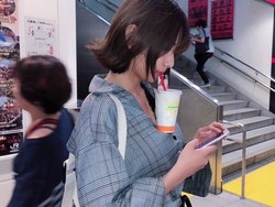 Tantangan Minum Bubble Tea Tanpa Tangan Kini Sedang Viral