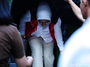 Tiba di PN Jaksel, Ratna Siap Bacakan Pleidoi