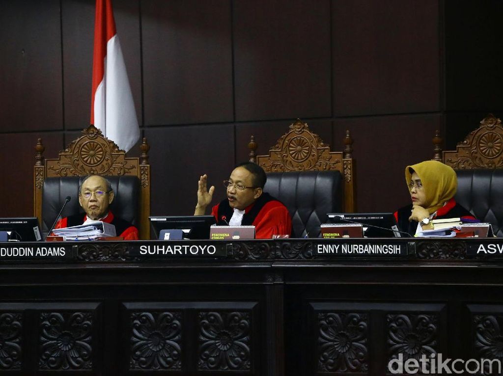 Drama Debat Soal Dramatisir Saksi Prabowo di MK Drama Debat Soal Dramatisir Saksi Prabowo di MK
