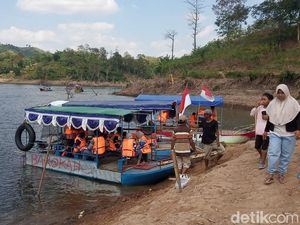 Perahu Wisata di Bendungan Kudus Dilarang Beroperasi
