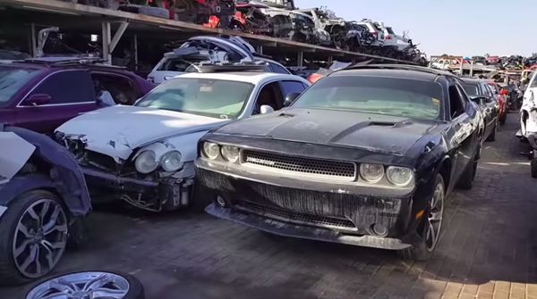 Kuburan Mobil Miliaran