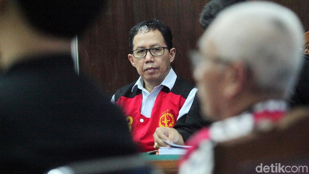 Sidang tuntutan bekas Plt Ketua Umum PSSI Joko Driyono ditunda. (Lamhot Aritonang/detikSport)