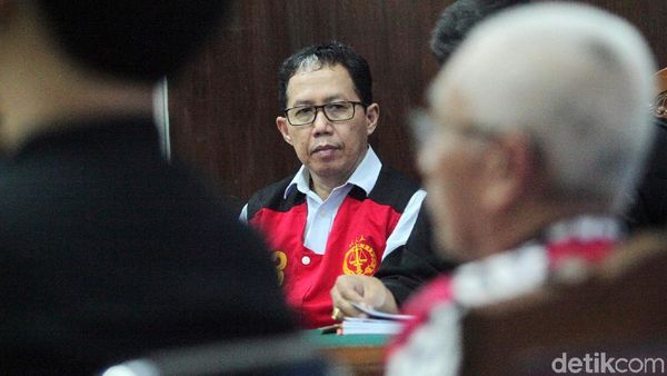 Berompi Tahanan, Jokdri Jalani Sidang Lanjutan Pengaturan Skor
