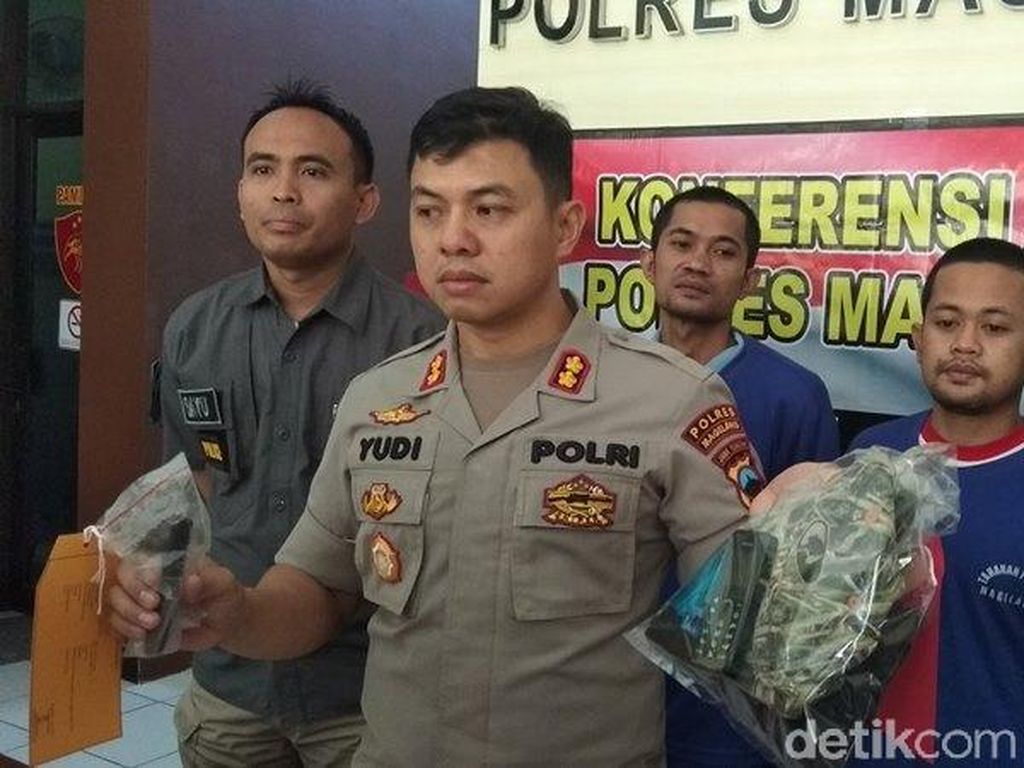 Polisi Magelang Bekuk Komplotan Pembobol ATM Polisi Magelang Bekuk Komplotan Pembobol ATM