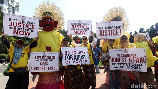 Bawa Ondel-ondel, Massa Kawal Sidang Sengketa Pilpres 2019