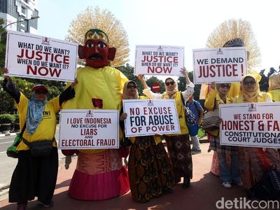 Bawa Ondel-ondel, Massa Kawal Sidang Sengketa Pilpres 2019