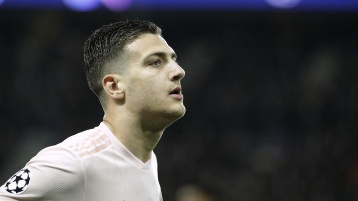 Manchester Uniteds Portuguese defender Diogo Dalot looks on uring the UEFA Champions League round of 16 second-leg football match between Paris Saint-Germain (PSG) and Manchester United at the Parc des Princes stadium in Paris on March 6, 2019. (Photo by Geoffroy VAN DER HASSELT / AFP)