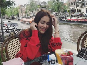 Temani Liburan Ayu Ting Ting di Belanda, Sosok Dedi Dibicarakan Temani Liburan Ayu Ting Ting di Belanda, Sosok Dedi Dibicarakan